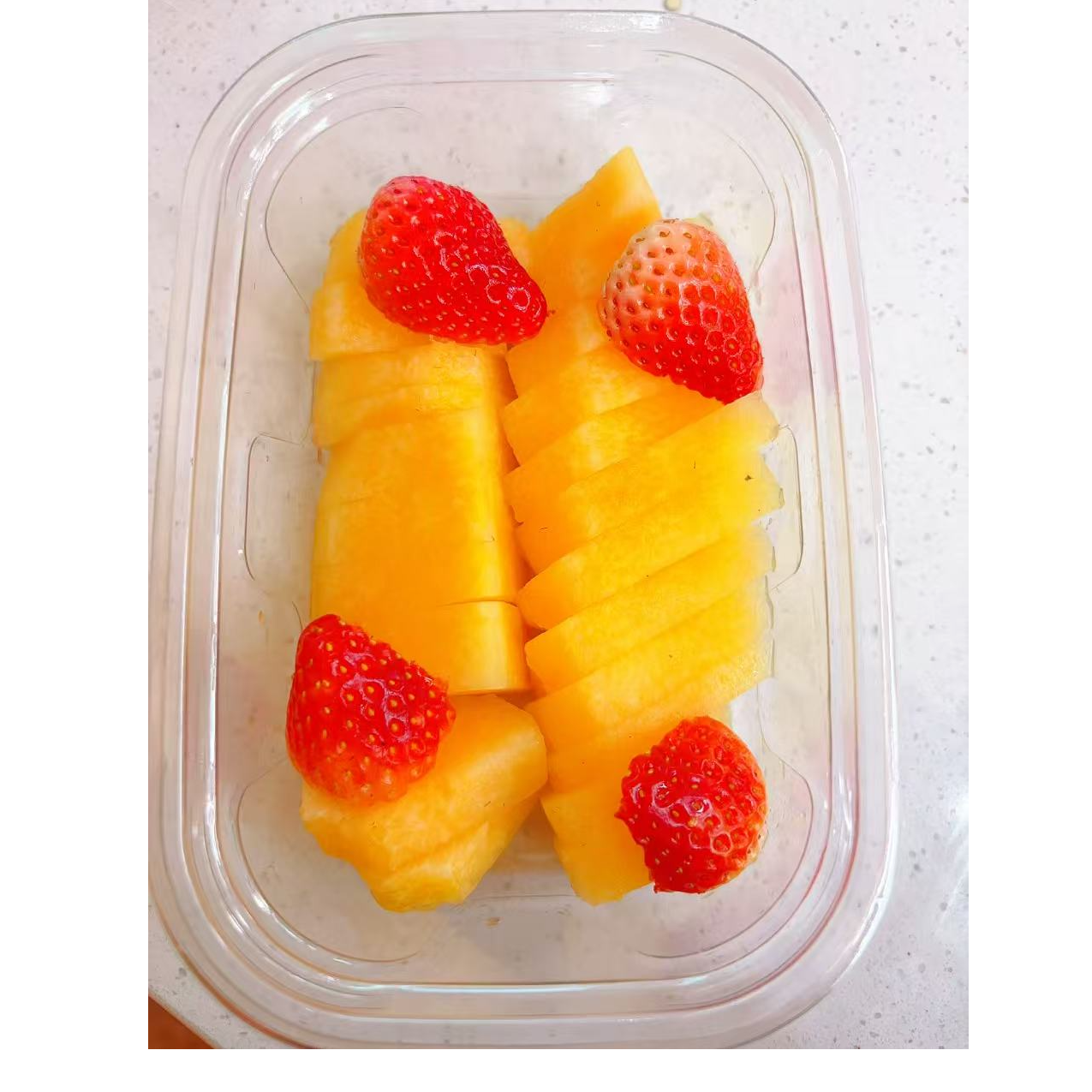 双拼新鲜水果切草莓+哈密瓜