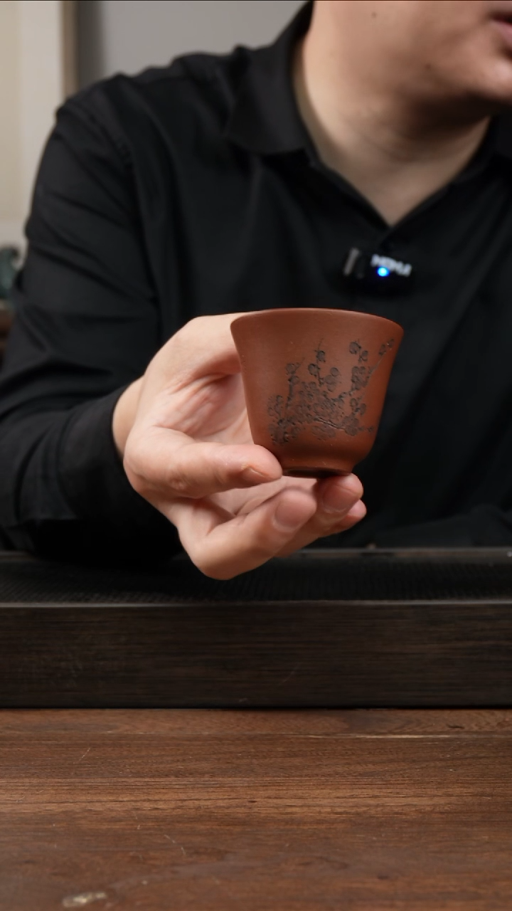茶杯紫砂紫泥  梅花  刻绘薄胎铃铛杯 ！  