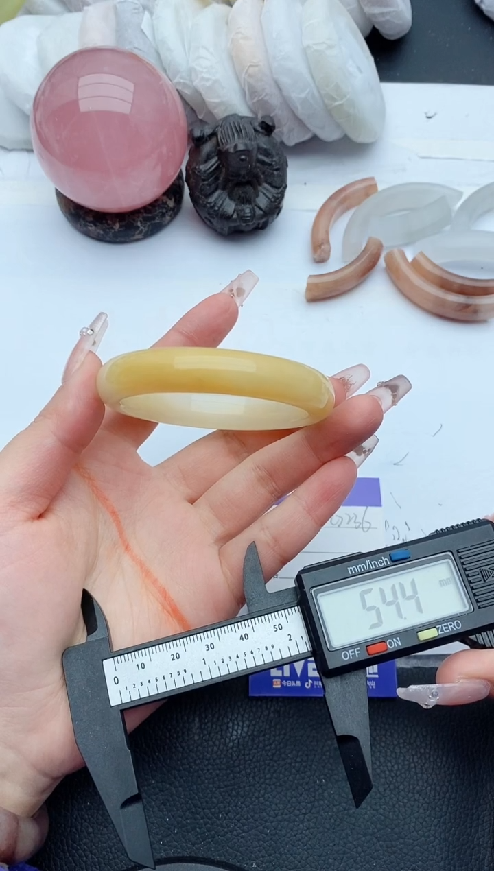 【闪购商品】石英质玉手镯未镶嵌G236+54/55