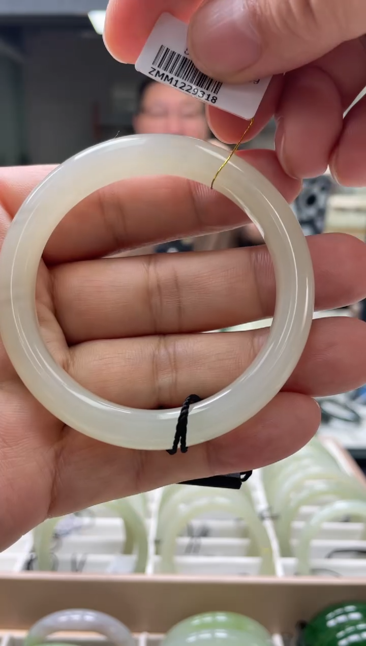 【闪购商品】和田玉手镯未镶嵌编码9318 圈口53-54