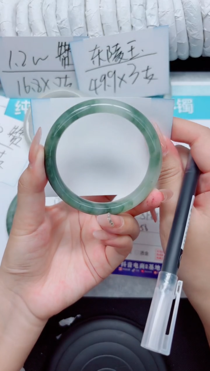 石英质玉手镯未镶嵌192-58