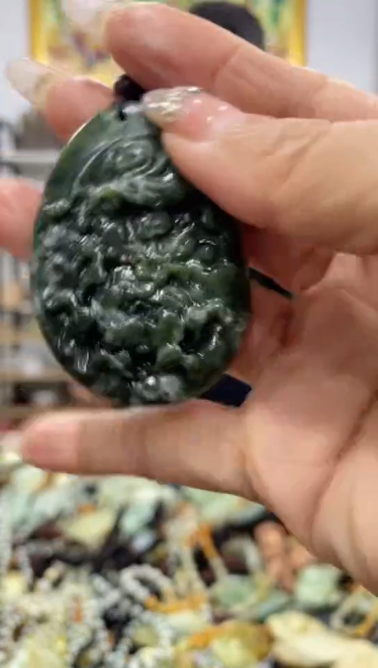 未镶嵌蛇纹石玉吊坠    
