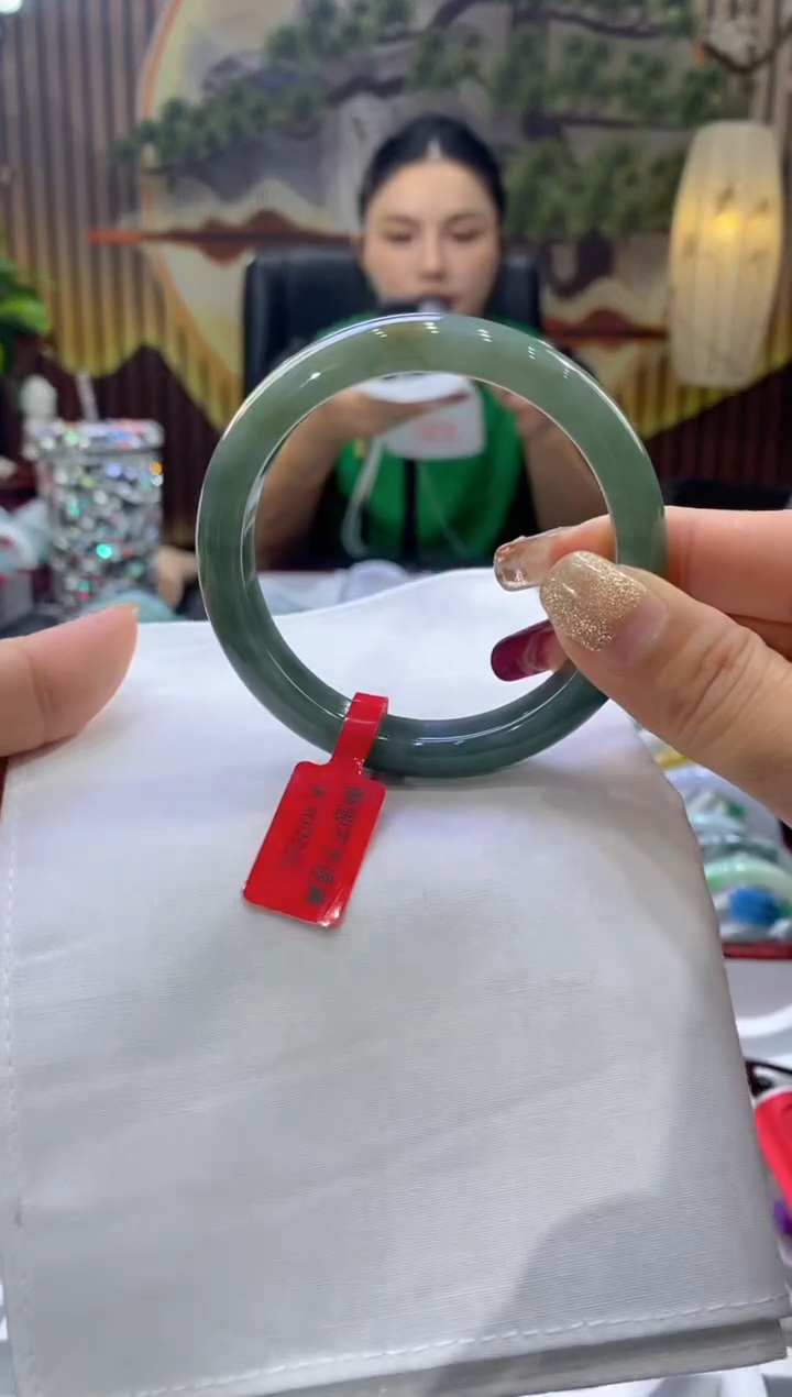 【闪购商品】翡翠未镶嵌手镯多人06010