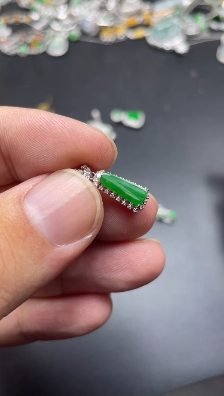 【闪购商品】翡翠耳饰18K金镶嵌FOCE寄售不退换