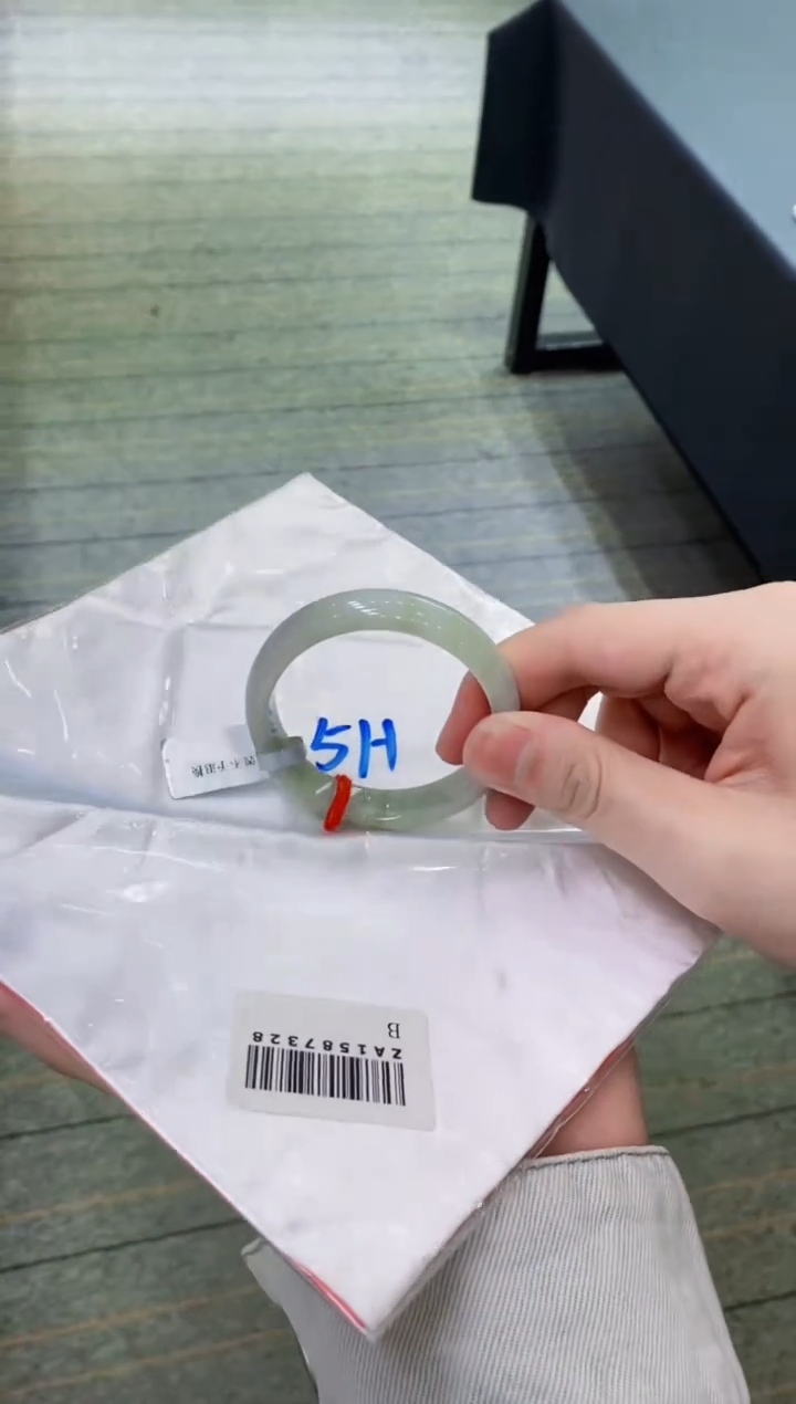 【闪购商品】翡翠手镯未镶嵌             