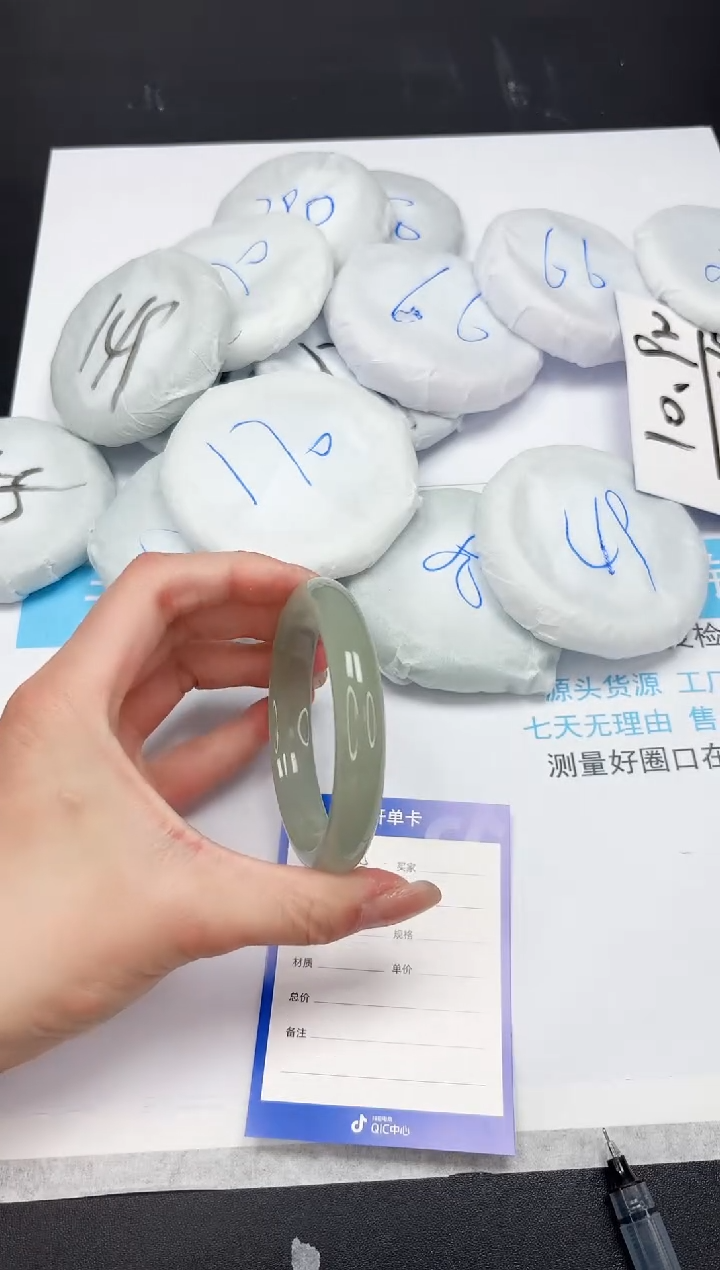 【闪购商品】石英质玉手镯未镶嵌A295-56.3