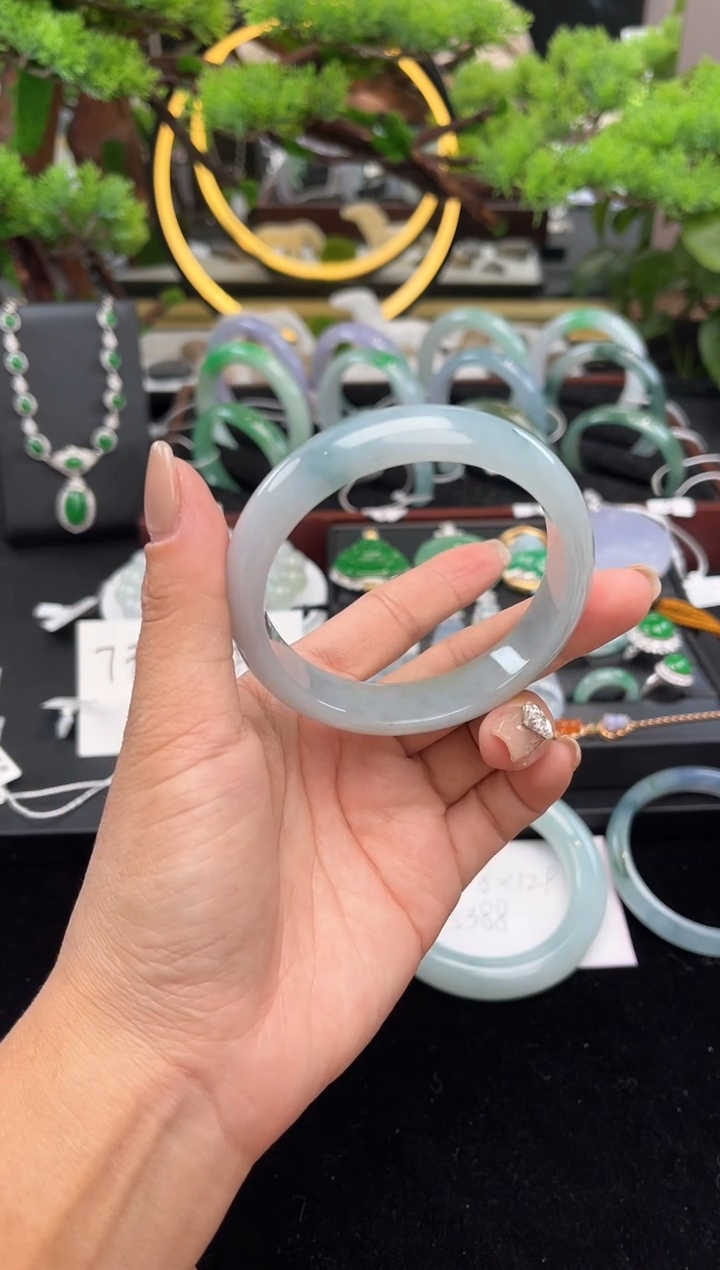 未镶嵌手镯翡翠手镯