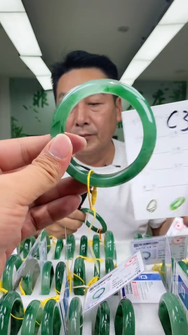 石英质玉手镯未镶嵌57+