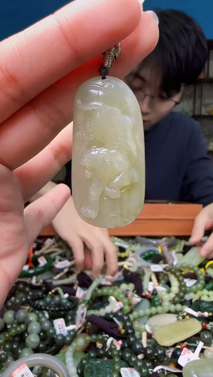 颈饰未镶嵌和田玉1