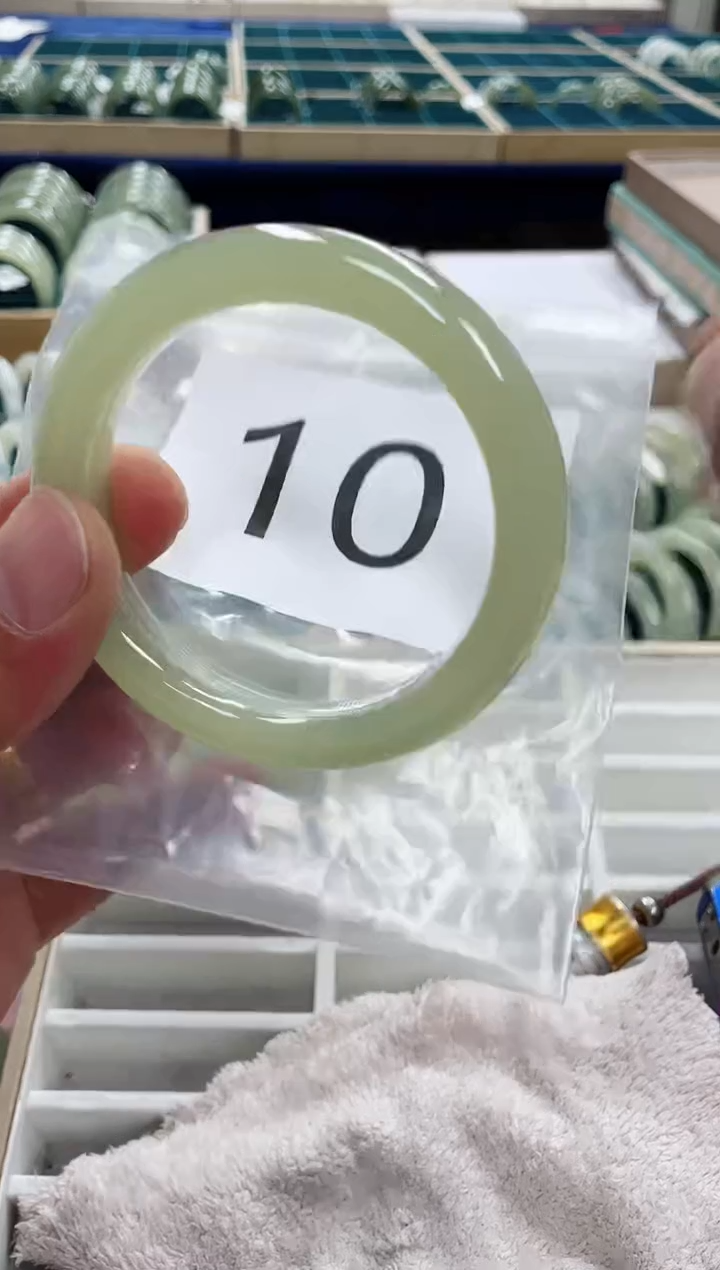 未镶嵌手镯和田玉和田玉手镯56.4 圈10 号