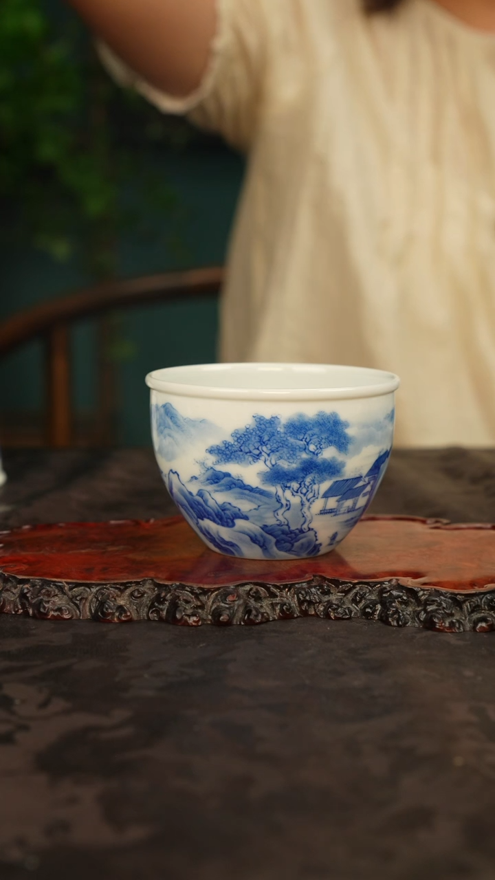 青花手绘山水主人杯