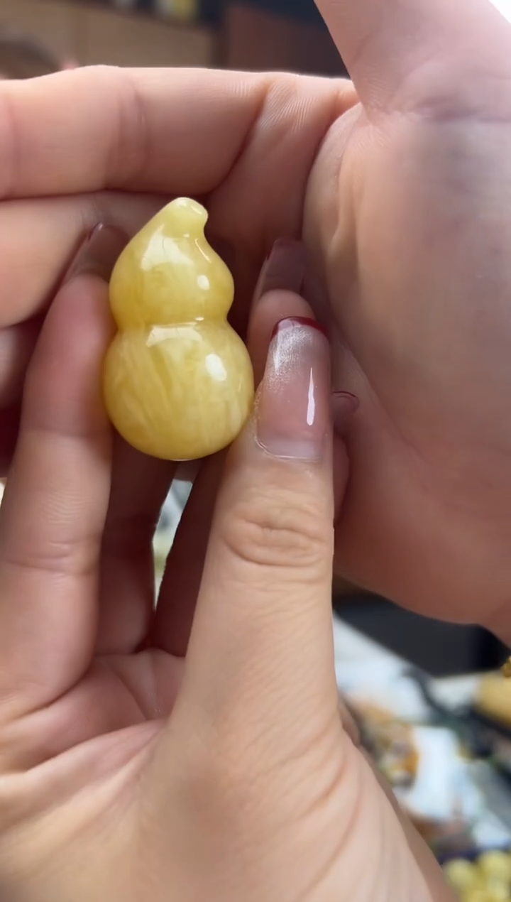 【闪购商品】琥珀裸石未镶嵌蜜蜡吊坠