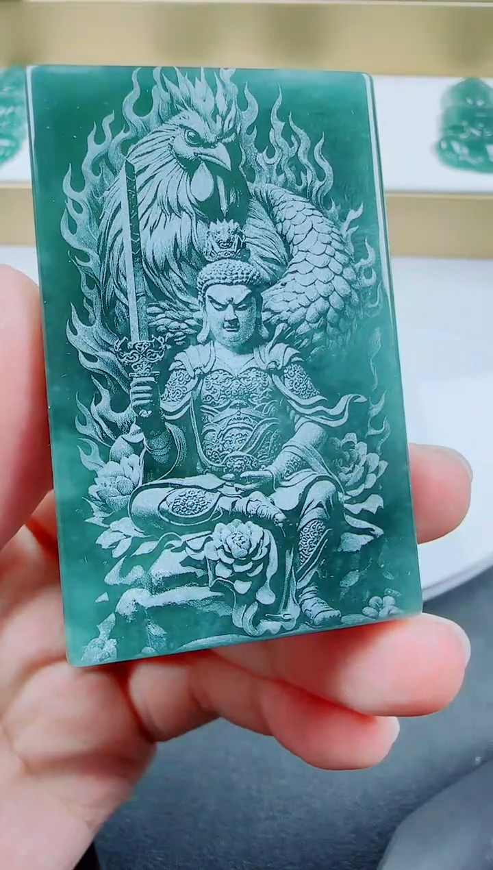 翡翠未镶嵌颈饰生肖鸡