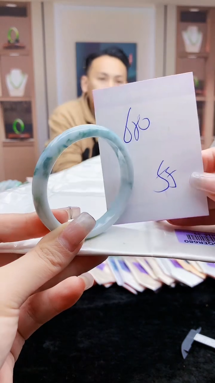 【闪购商品】翡翠手镯未镶嵌     H16-39