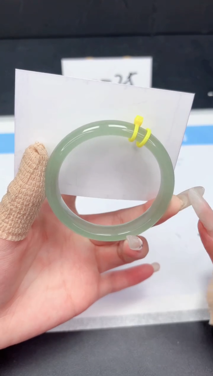 【闪购商品】石英质玉手镯未镶嵌7-56.1