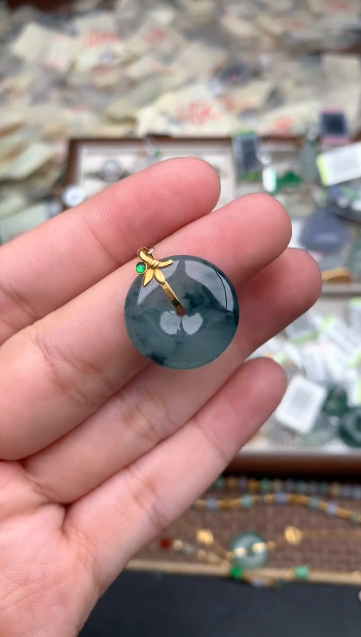 18K金镶嵌挂件翡翠一
