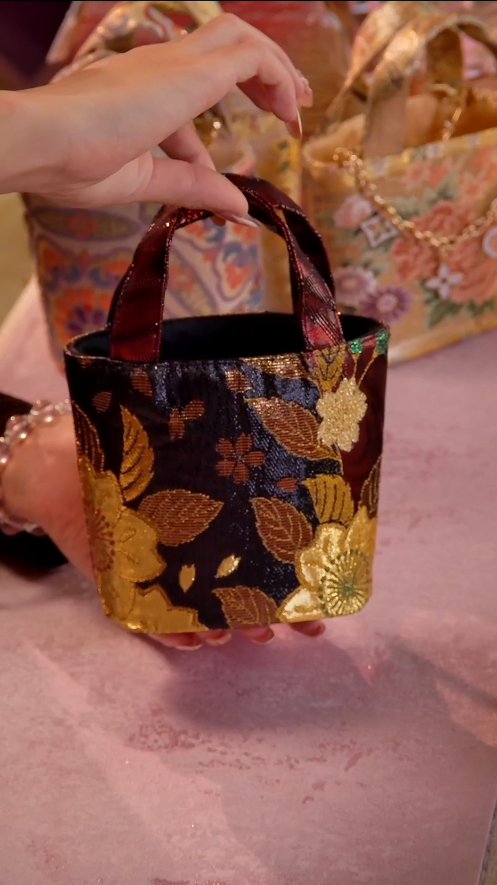 小*非遗西阵织 如图所示