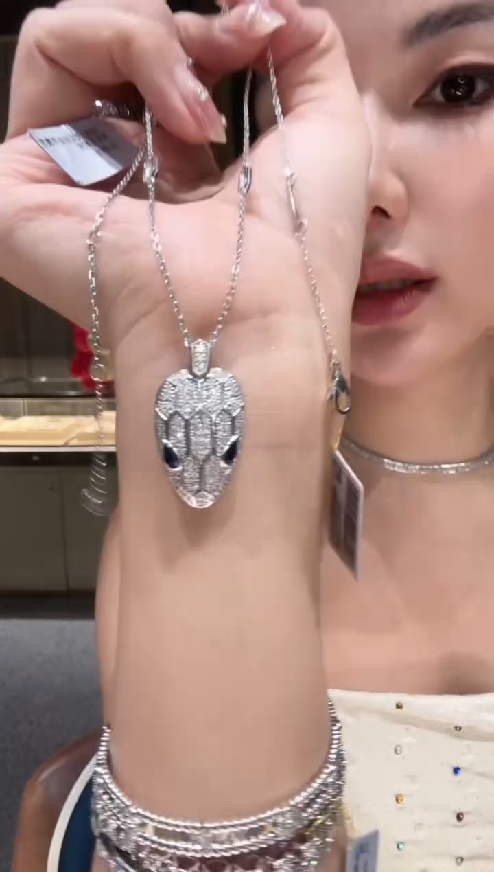 项链铂Pt950镶嵌钻石蓝色蛇头