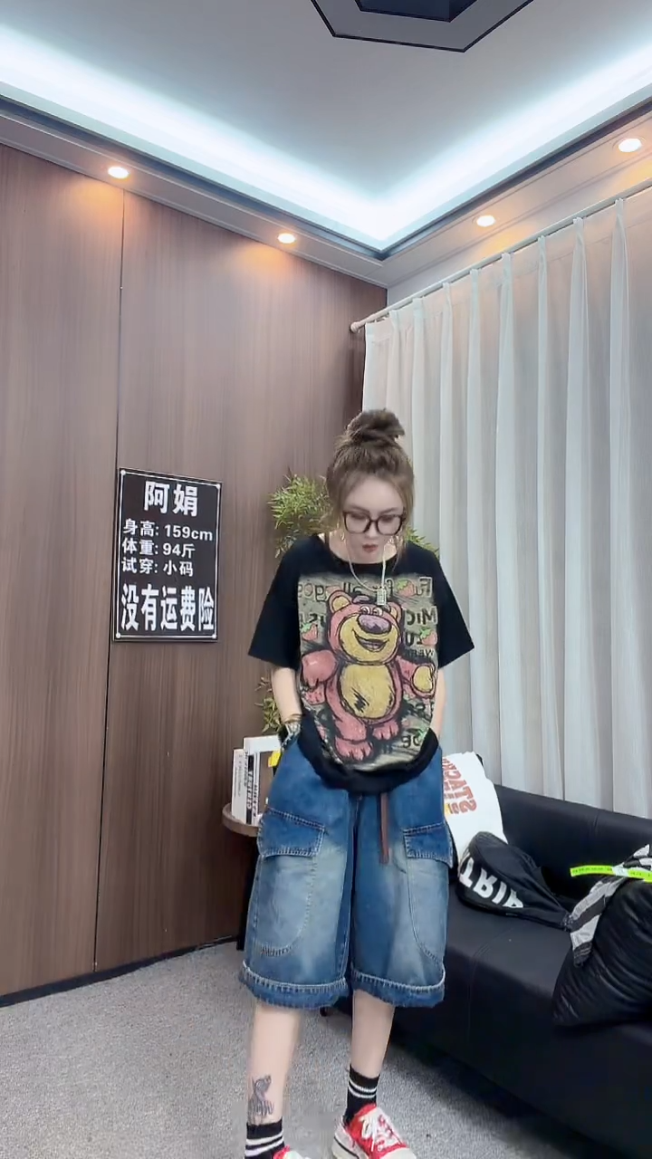 黑色草莓熊爆款短袖