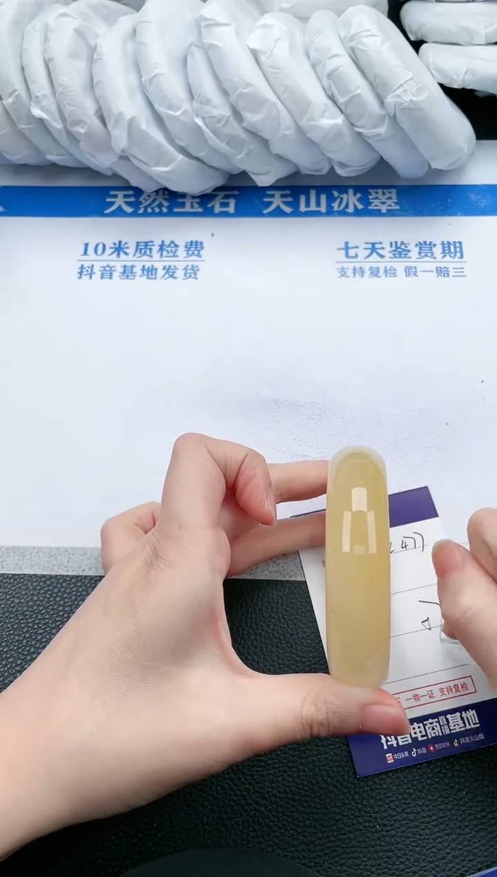 【闪购商品】石英质玉手镯未镶嵌K477