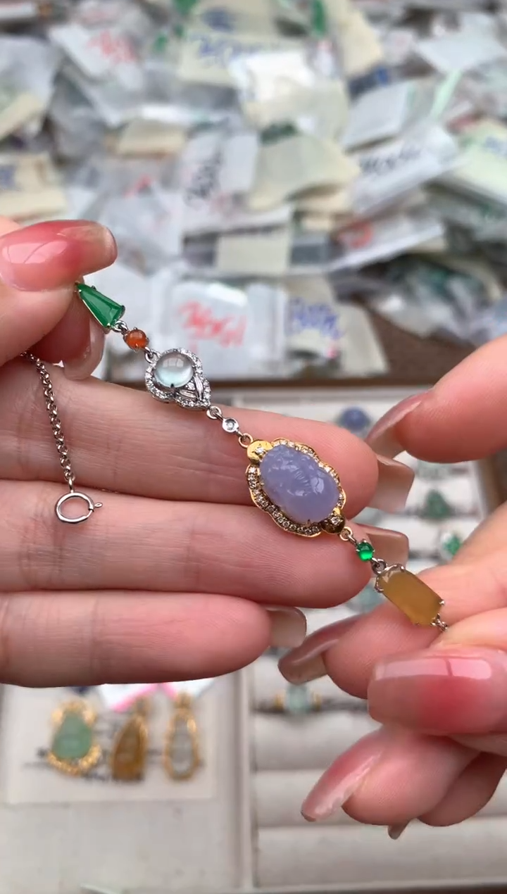 18K金镶嵌挂件翡翠一