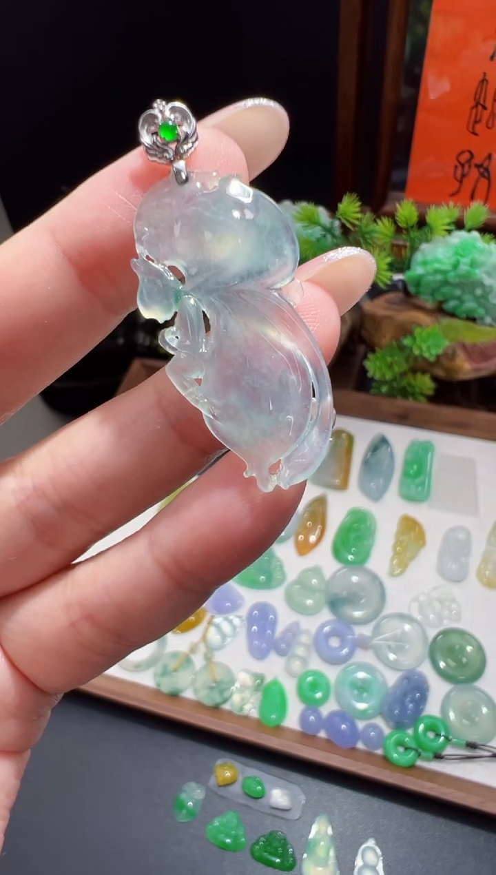 颈饰18K金镶嵌翡翠35.1*18.2*4蝴蝶仙子