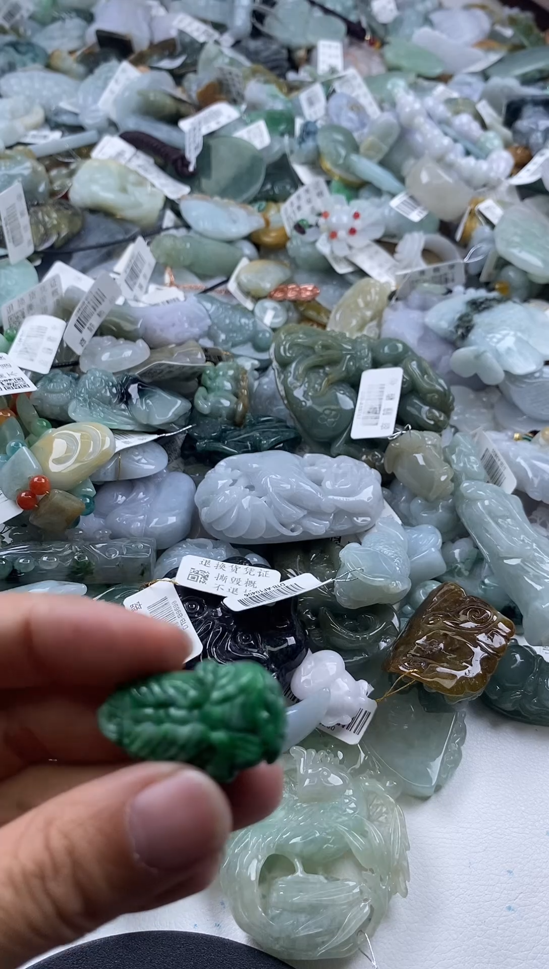 翡翠未镶嵌吊坠(不含链)缅甸A货翡翠000681