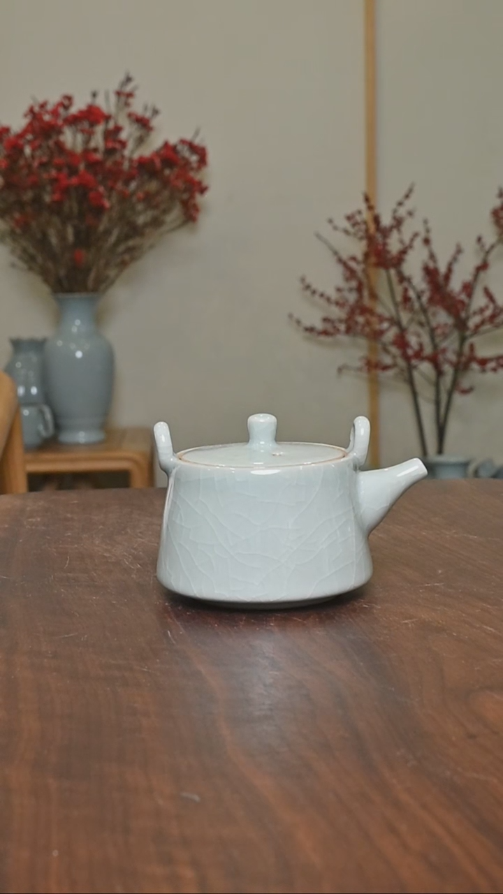 【闪购商品】其他井栏提梁壶 微瑕粉青釉 朱家款