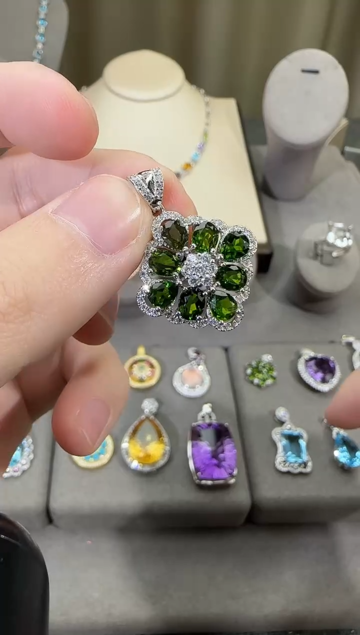 银S925镶嵌透辉石吊坠20mm吊坠设计款