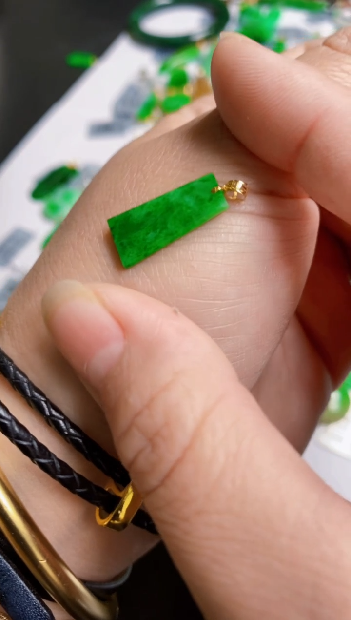 【闪购商品】翡翠颈饰18K金镶嵌吊坠