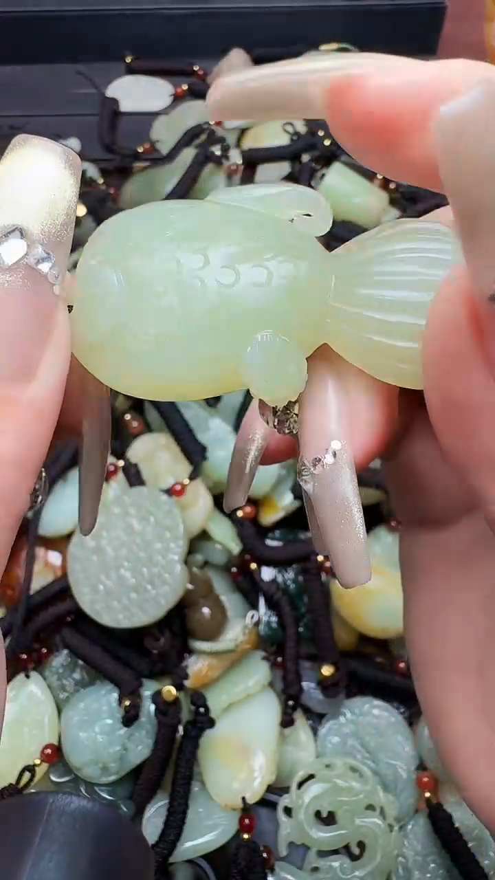 【闪购商品】和田玉颈饰未镶嵌鱼