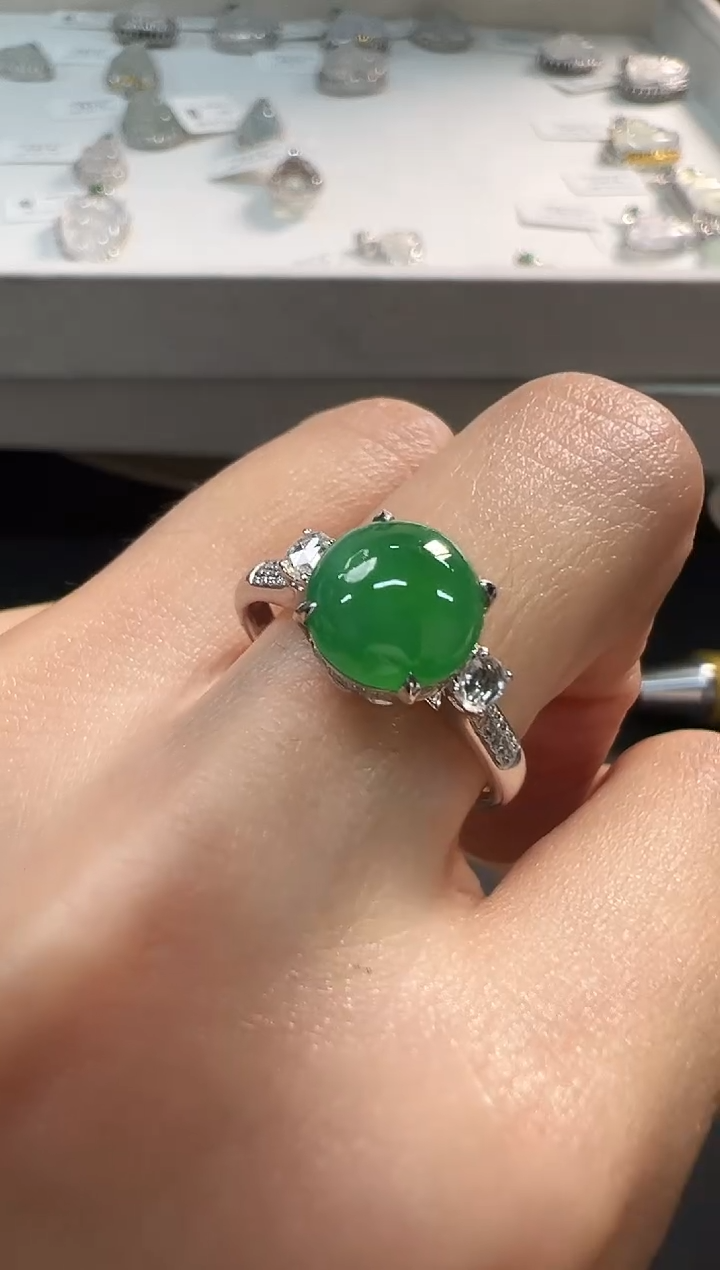 18K金镶嵌戒指翡翠KWJ1128-010