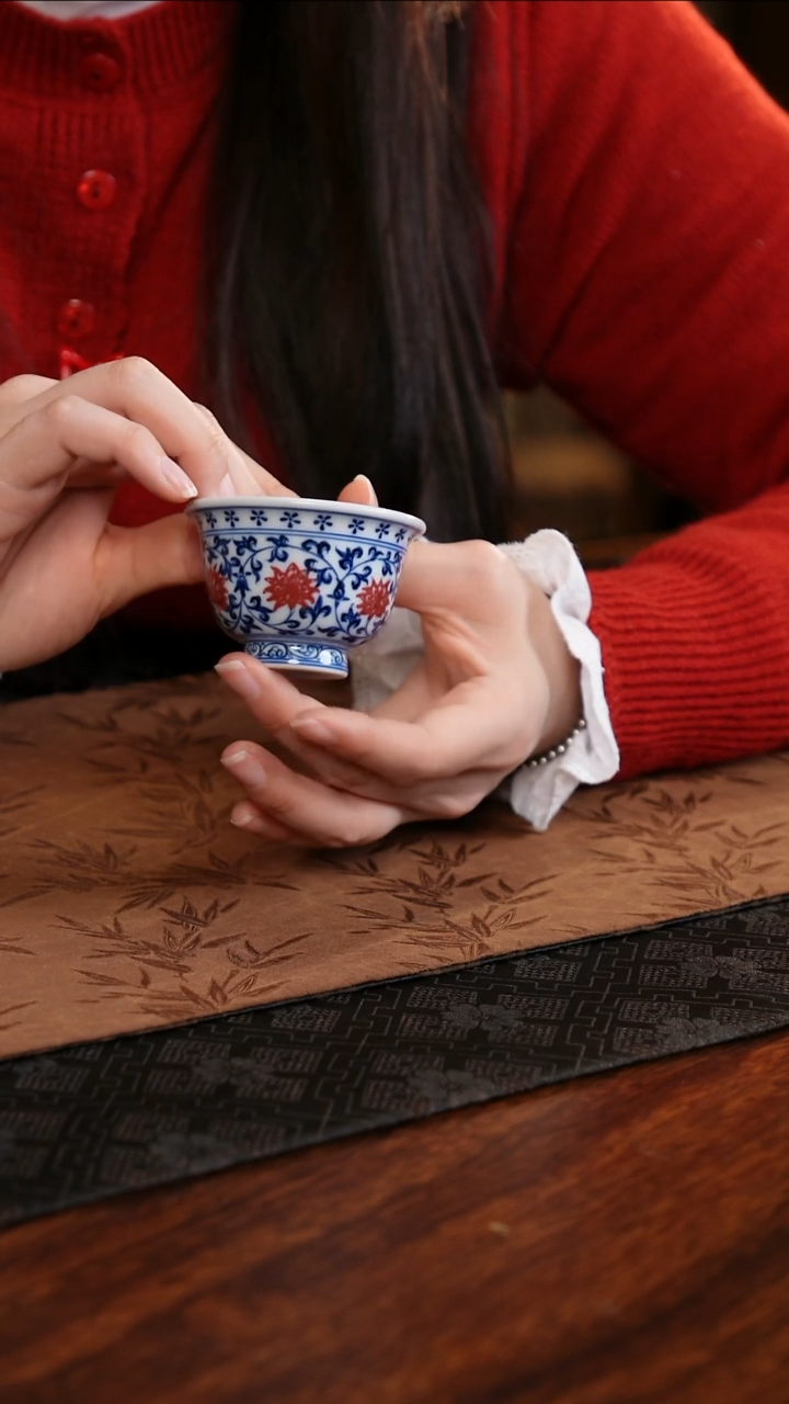 【闪购商品】杯子青花釉里红缠枝莲压手杯