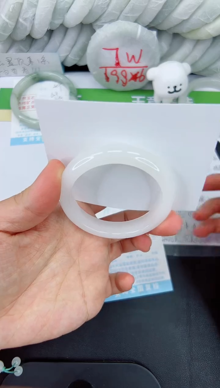 【闪购商品】石英质玉手镯未镶嵌410-52.6