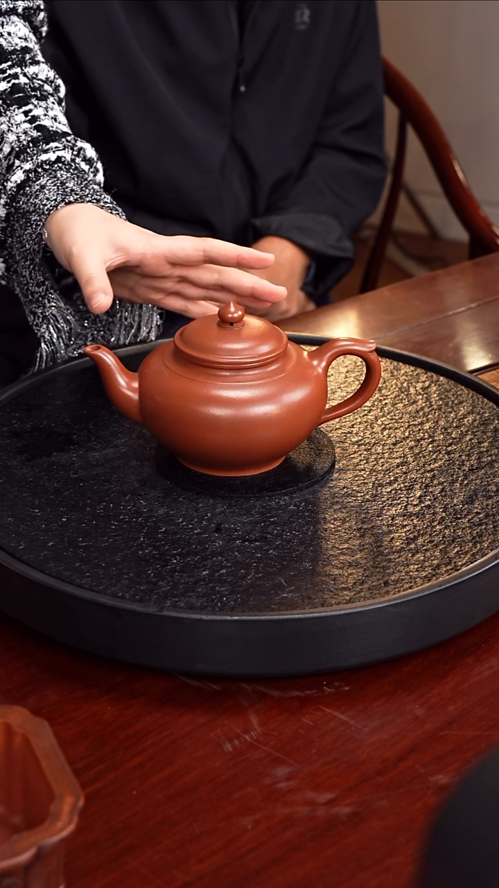 茶壶紫砂顾海荣  笑樱 67红皮龙 470毫升 配花盆