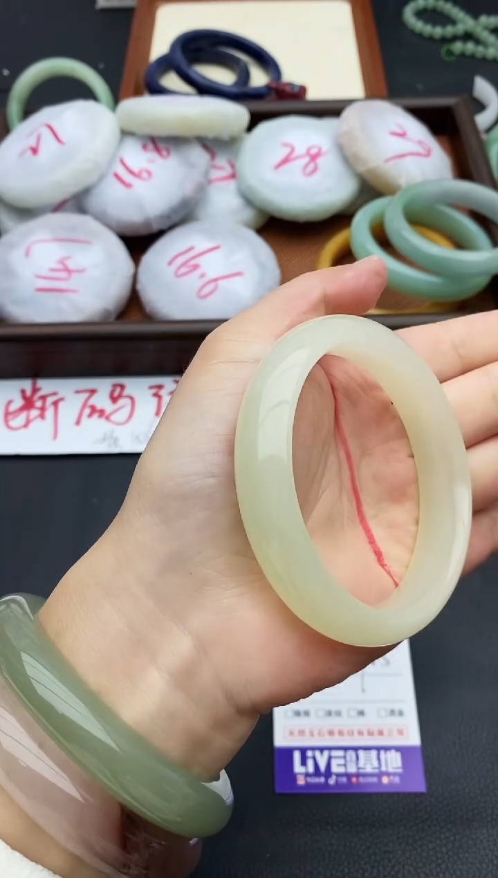 未镶嵌手镯石英质玉69+59.5