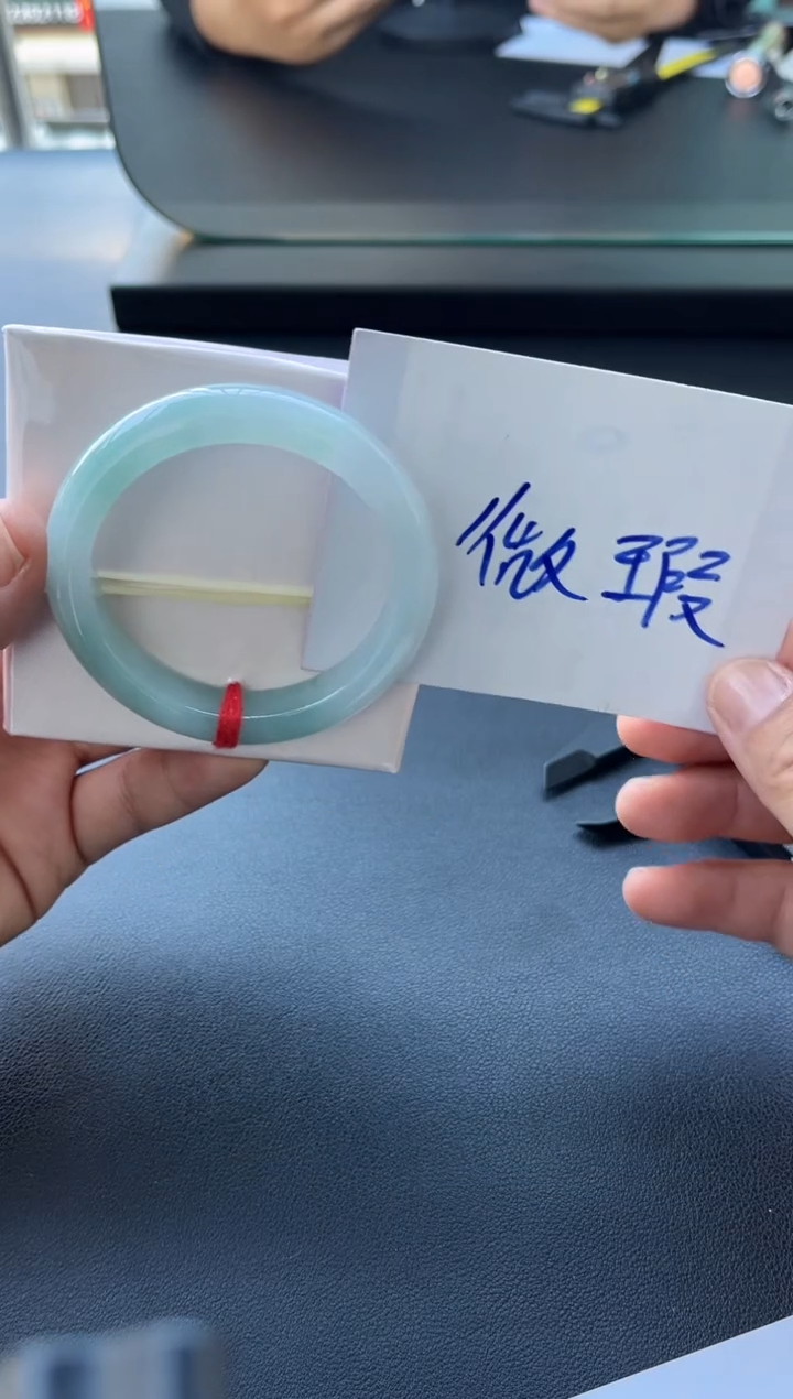 未镶嵌手镯翡翠多人