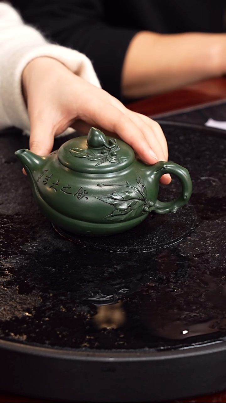 茶壶紫砂邵忠源  寿桃90  绿泥 260毫升李苦禅蒋蓉卷轴泥料证书 
