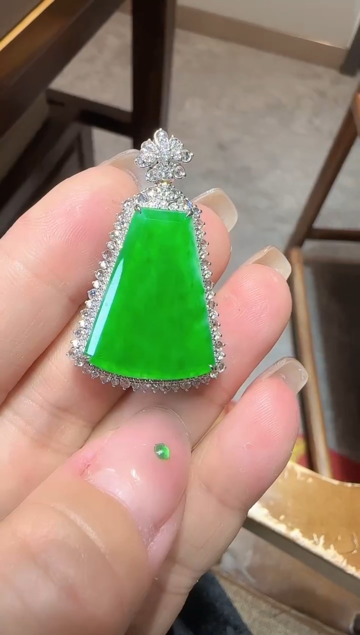 【闪购商品】翡翠颈饰18K金镶嵌无事牌