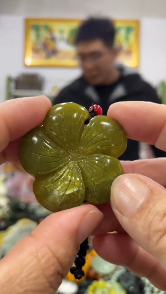未镶嵌岫玉吊坠 