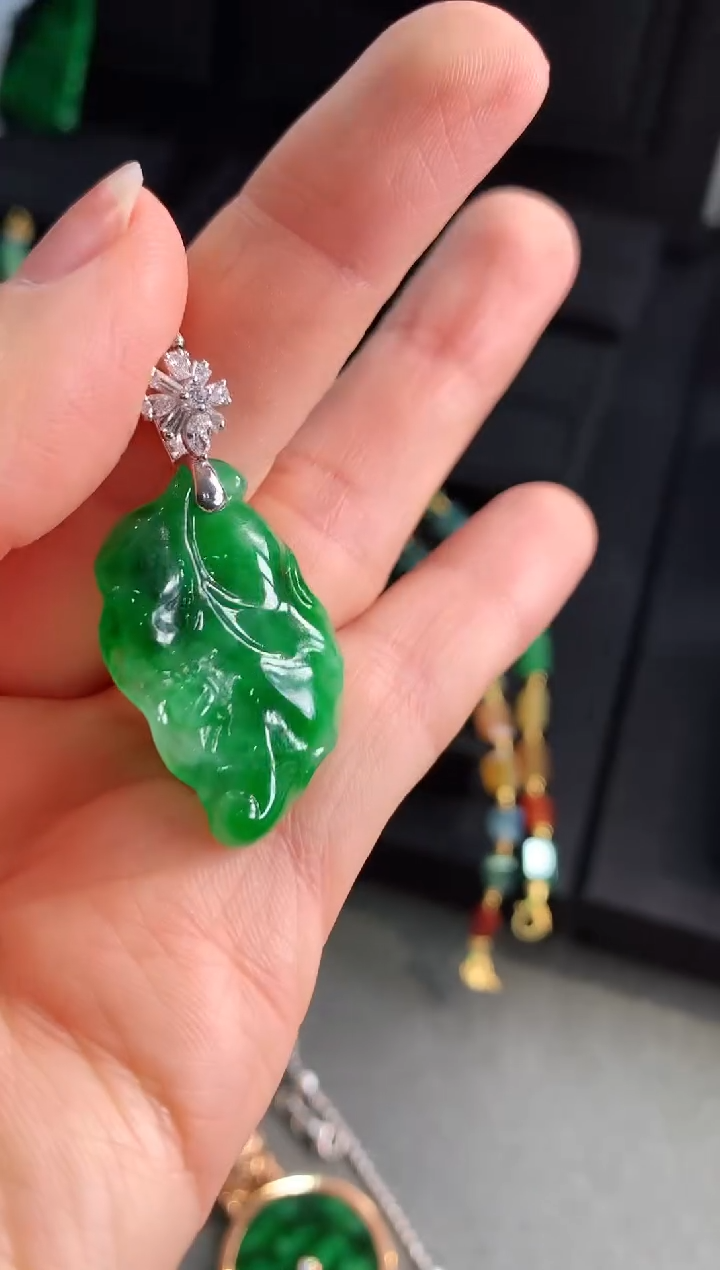 【闪购商品】翡翠吊坠(不含链)18K金镶嵌吊坠