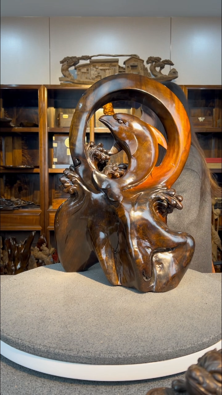 【闪购商品】金丝楠木雕智慧海豚