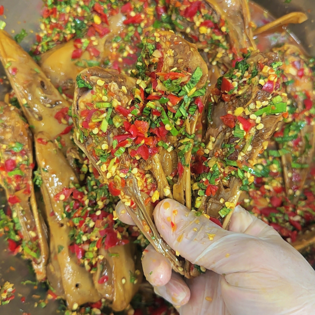 云南傣味柠檬酸爽鸭头麻辣鸭爪鸭脚鸭掌休闲解馋办公室零食小吃