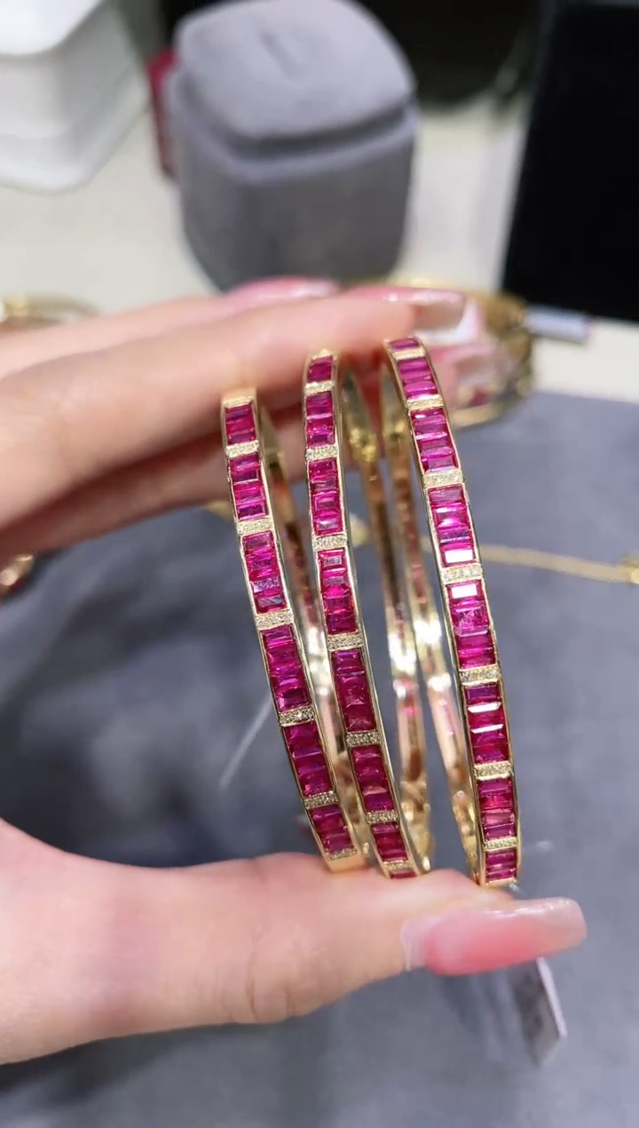 18K金镶嵌天然红宝石手镯 多样性发其一