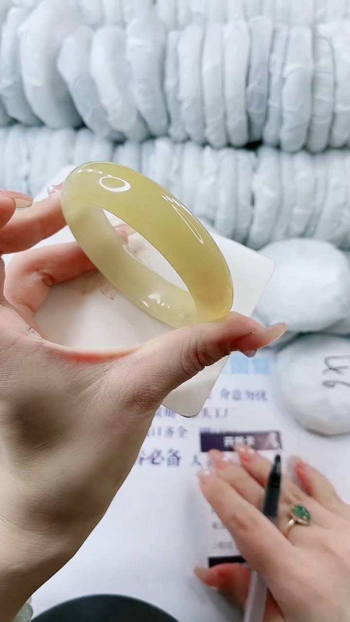 【闪购商品】石英质玉手镯未镶嵌多样性发货B56