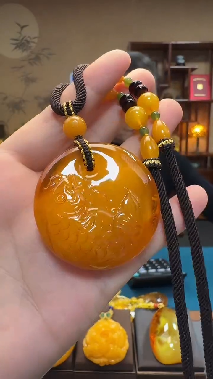 琥珀吊坠(不含链)未镶嵌天然保真蜜蜡鱼扣套装（送绳子）