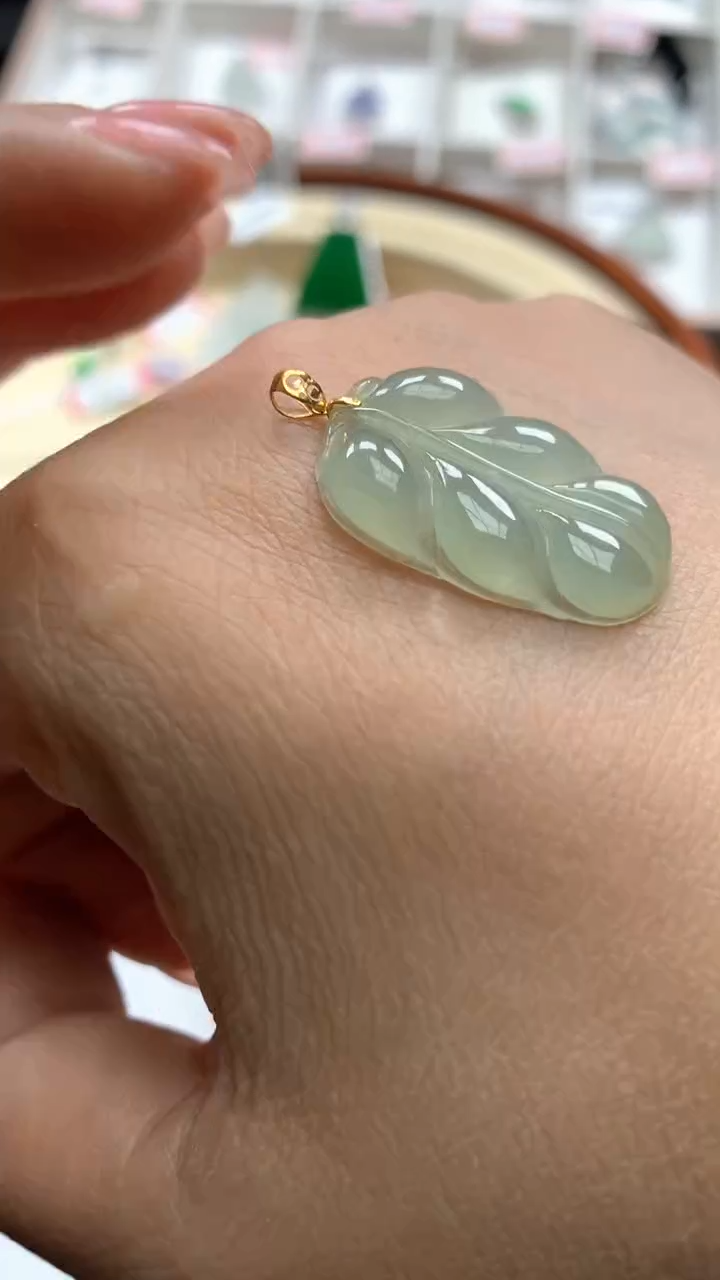 【闪购商品】翡翠颈饰未镶嵌叶子