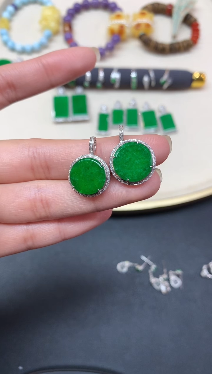 【闪购商品】翡翠吊坠(不含链)18K金镶嵌吊坠多样性发其一A17|2980