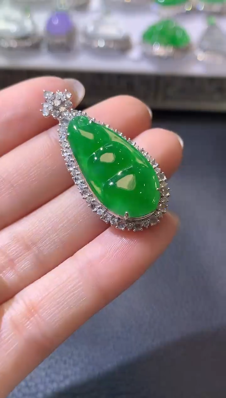 【闪购商品】翡翠吊坠(不含链)18K金镶嵌C27