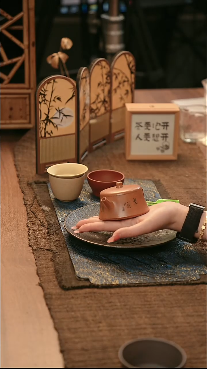 茶壶紫砂宜兴原矿紫砂壶   柱瓢 刻绘  摇曳  